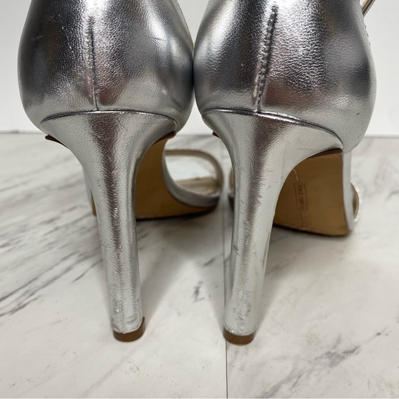 Vince Camuto Lauralie Silver Leather Ankle Strap Heeled Sandal 8M - Picture 4 of 13
